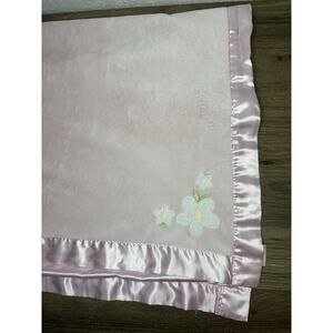 Carters Soft Pink Baby Blanket Satin Backing & Trim White Flowers 30x40 Rare